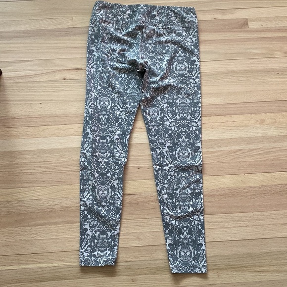 Talula by Aritzia Leggings with lace and skull print - Picture 6 of 6